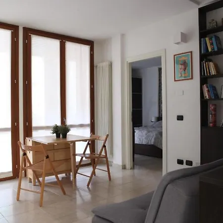 Terrace Close To Metro Station Apartamento